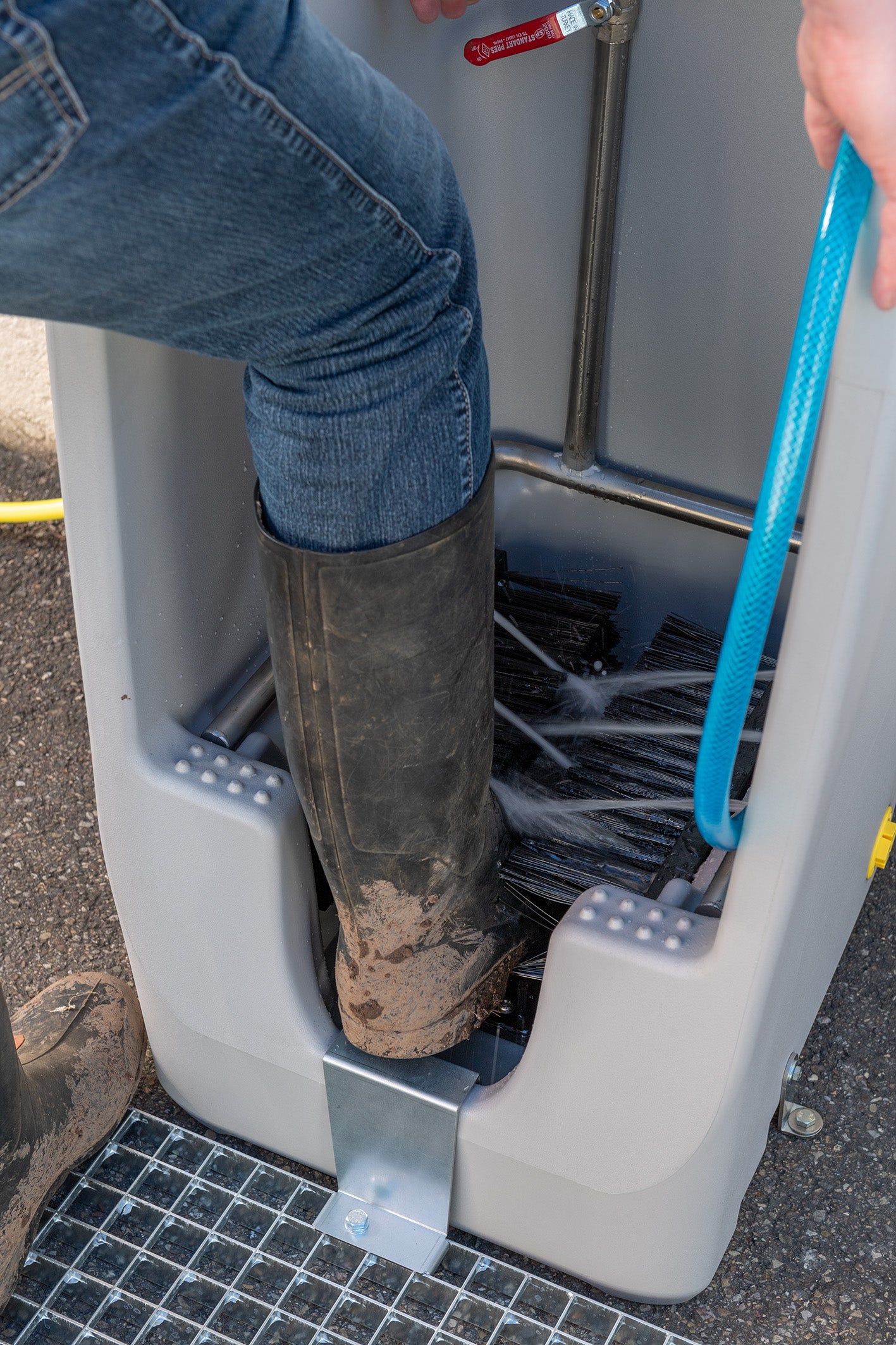 PE Boot cleaner